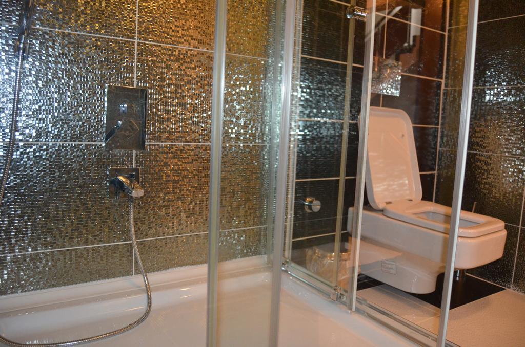 The Gala Palace Suits カルス 部屋 写真