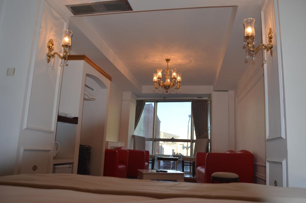 The Gala Palace Suits カルス 部屋 写真
