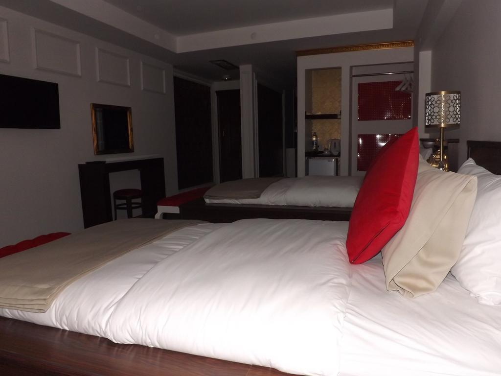 The Gala Palace Suits カルス 部屋 写真