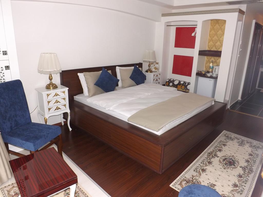 The Gala Palace Suits カルス 部屋 写真