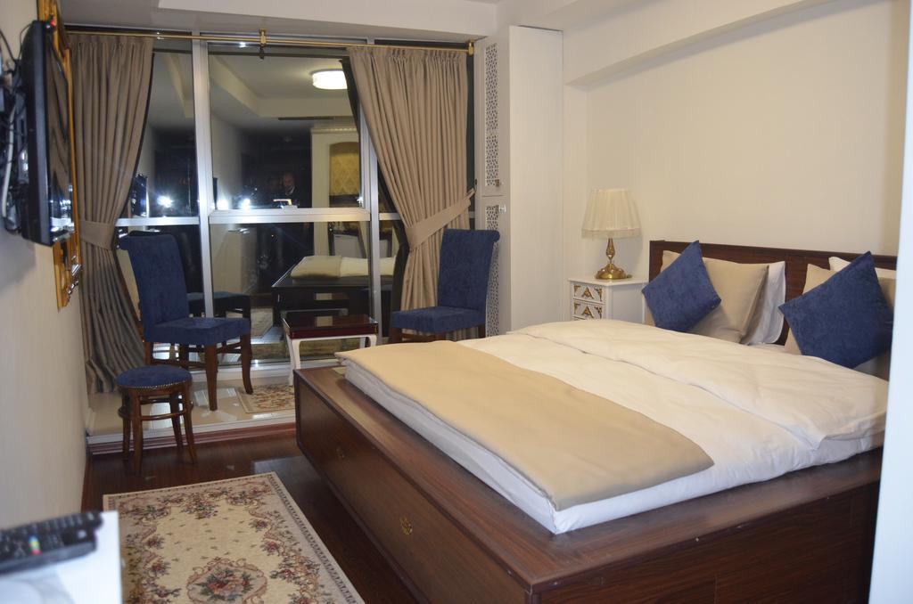 The Gala Palace Suits カルス 部屋 写真