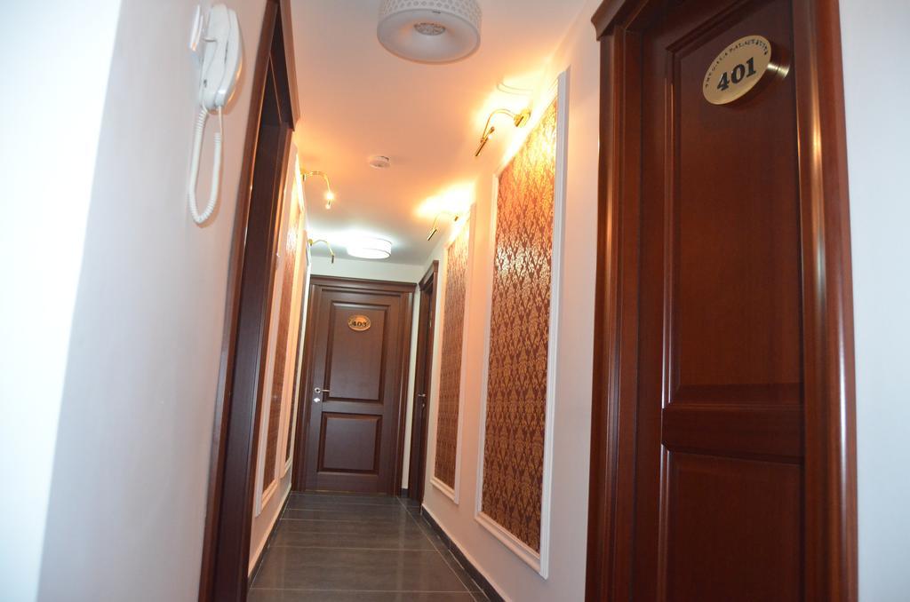The Gala Palace Suits カルス 部屋 写真
