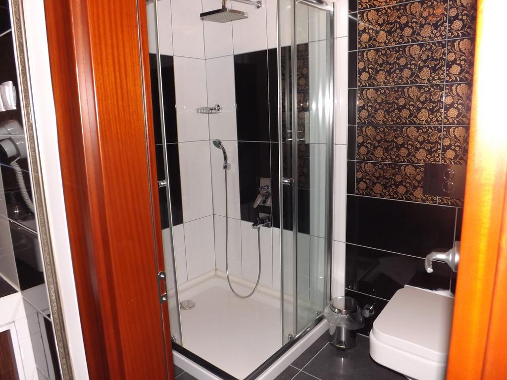 The Gala Palace Suits カルス 部屋 写真