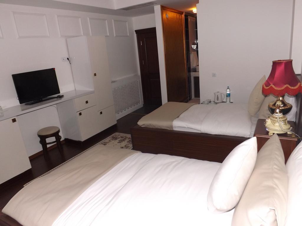 The Gala Palace Suits カルス 部屋 写真